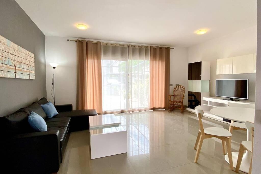 Chalet Moderno Con Piscina En Mont - Roige Bahia Luaran gambar