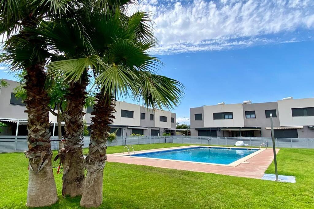 Chalet Moderno Con Piscina En Mont - Roige Bahia Luaran gambar