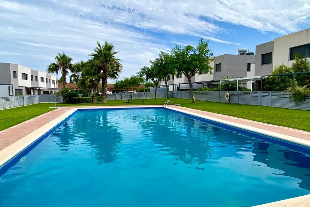 Chalet Moderno Con Piscina En Mont - Roige Bahia Luaran gambar